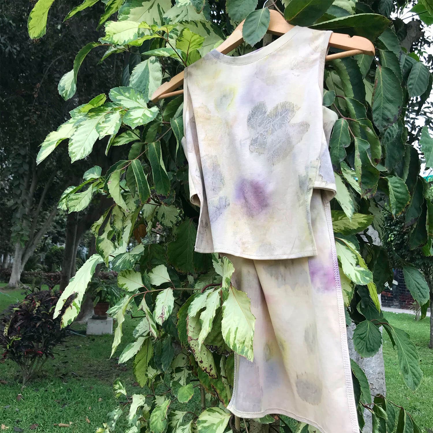 Women's Blouse Loose Zero Sleeve Long Tail Blouse Handmade With 100% Cotton Natural Dyed.