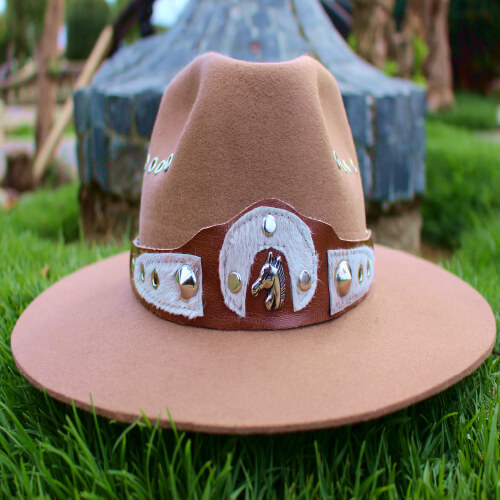 Peruvian hat made of sheep wool felt color beige, handmade by artisans, ideal to packing everywhere.